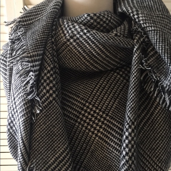 COTTON ON Black & White Large 58x58 Soft Scarf BNWT 💥1 Left💥 - Picture 1 of 8